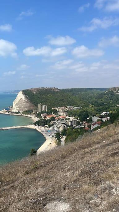 Spacious Fully Furnished Studio In Kavarna Apart Hotel Екстер'єр фото