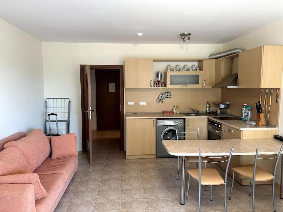 Spacious Fully Furnished Studio In Kavarna Apart Hotel Екстер'єр фото