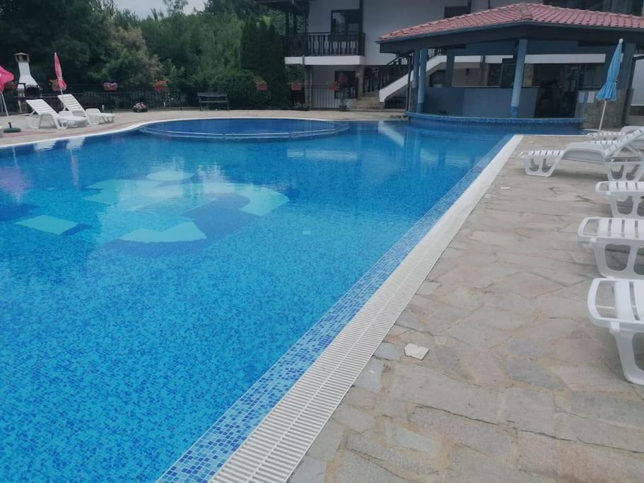 Spacious Fully Furnished Studio In Kavarna Apart Hotel Екстер'єр фото
