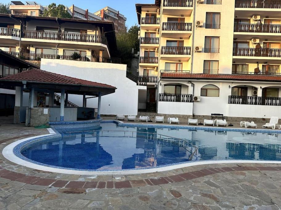 Spacious Fully Furnished Studio In Kavarna Apart Hotel Екстер'єр фото