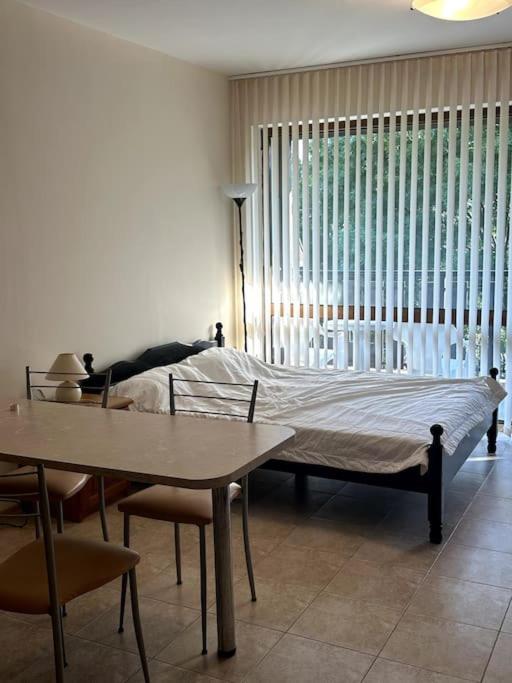 Spacious Fully Furnished Studio In Kavarna Apart Hotel Екстер'єр фото
