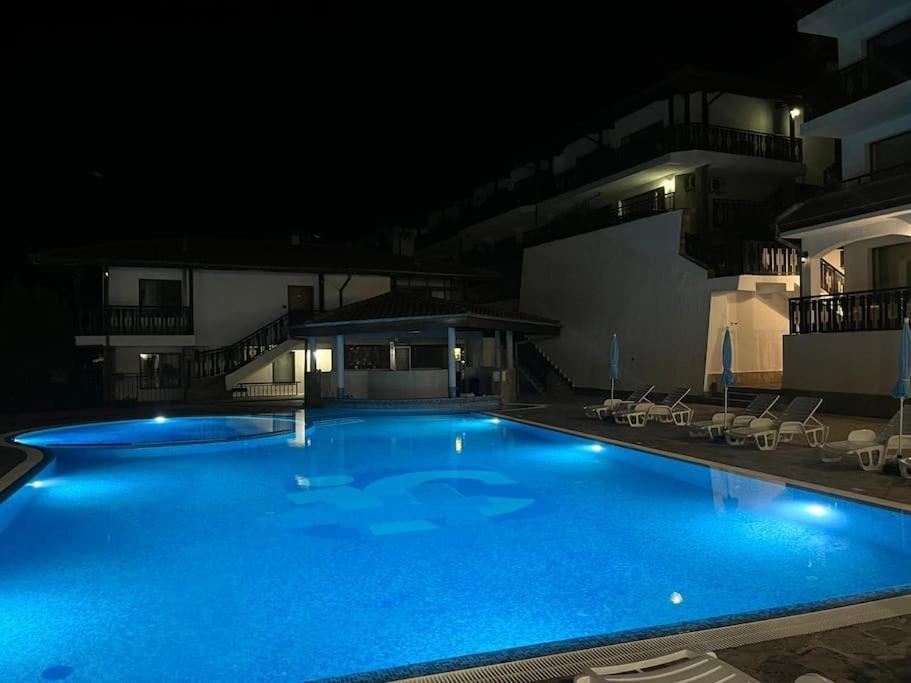 Spacious Fully Furnished Studio In Kavarna Apart Hotel Екстер'єр фото