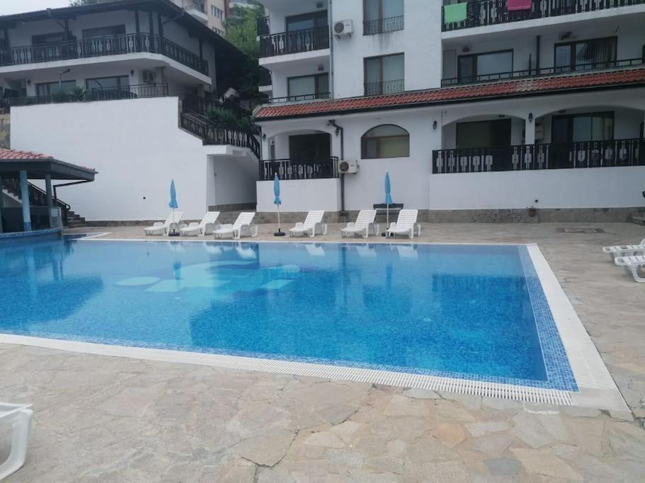 Spacious Fully Furnished Studio In Kavarna Apart Hotel Екстер'єр фото