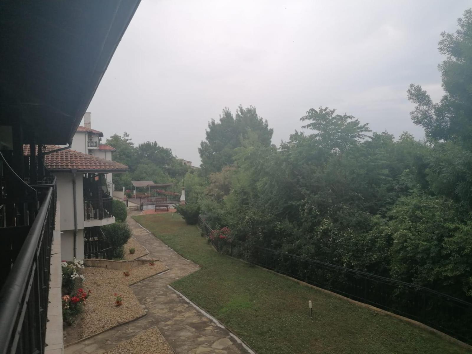 Spacious Fully Furnished Studio In Kavarna Apart Hotel Екстер'єр фото